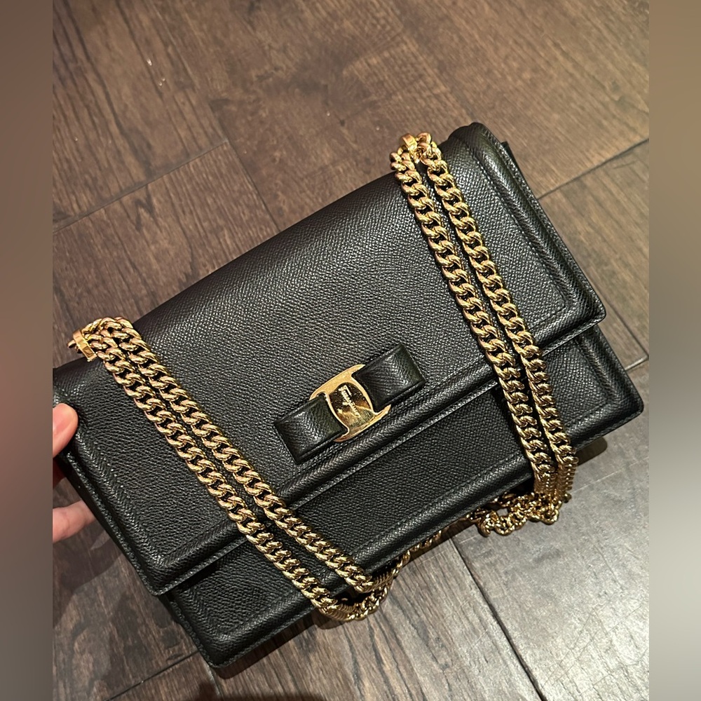 Salvatore Ferragamo Medium Black Leather Vara Bow Flap Bag Ginny Shoulder